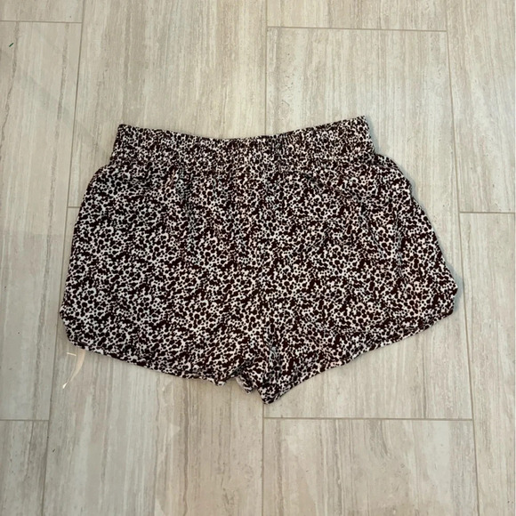 Abound Dolphin Hem Shorts In Ivory- Brown Mini Moo Size L - Picture 3 of 4
